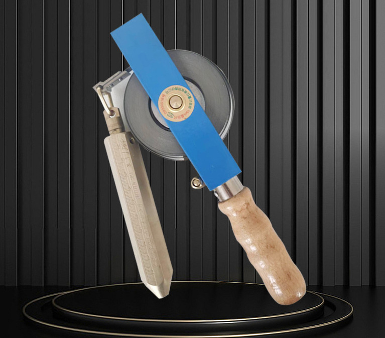 測(cè)深量油尺的使用方法既簡單又便捷