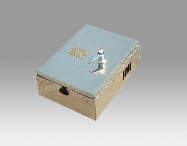 如何通過(guò)靜電接地報(bào)警器預(yù)防靜電事故